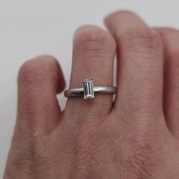 Size 8 Sterling Silver Small Rectangle Cubic Zirconia Ring A2438 - Picture 4 of 9